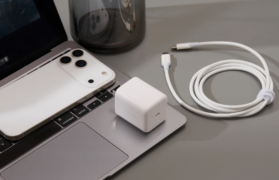 蘋果手機(jī)充電(dian)器(qi)選擇指南(nan)：如何更好的(de)選擇iPhone手機(jī)充電(dian)器(qi)